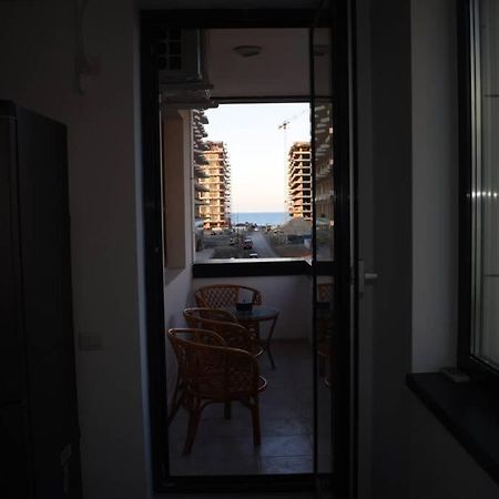 Apartment By The Lake With A View Mamaia Bagian luar foto