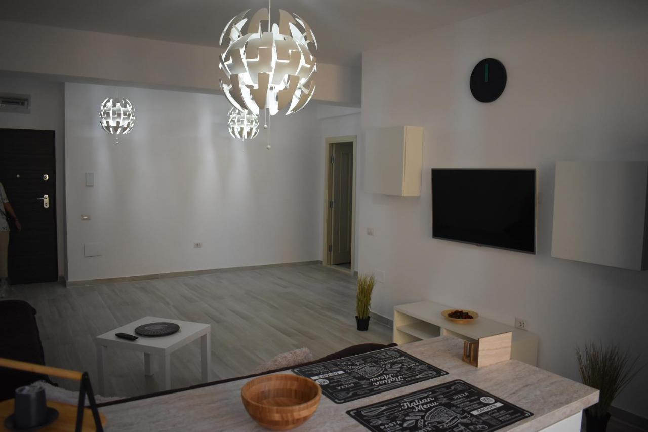 Apartment By The Lake With A View Mamaia Bagian luar foto