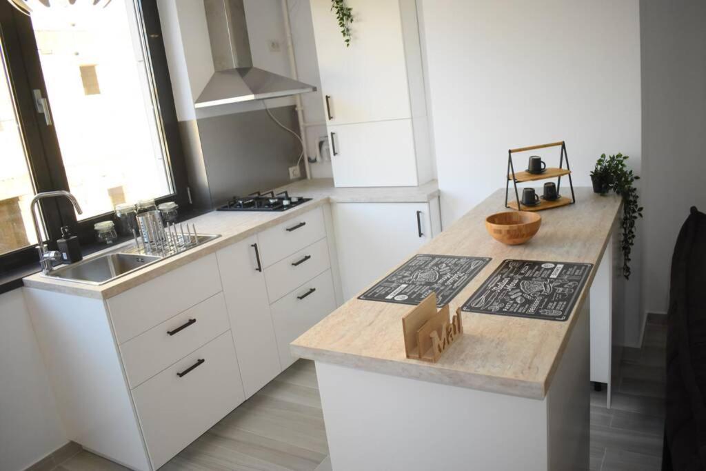 Apartment By The Lake With A View Mamaia Bagian luar foto