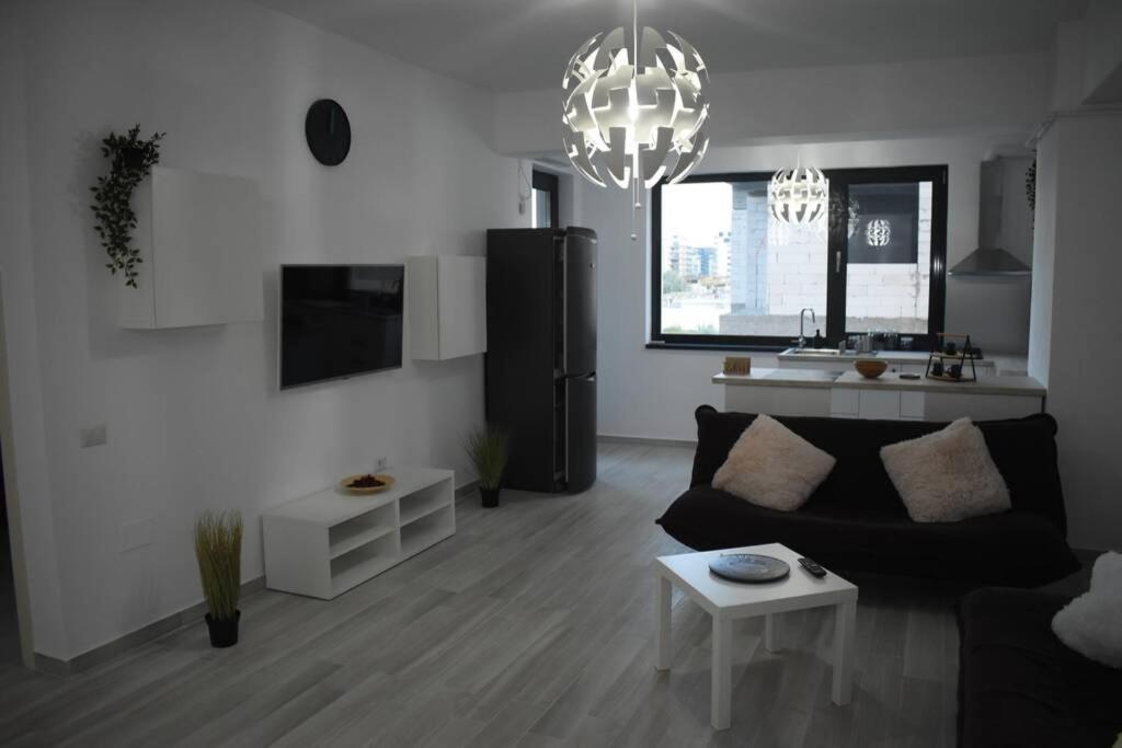 Apartment By The Lake With A View Mamaia Bagian luar foto