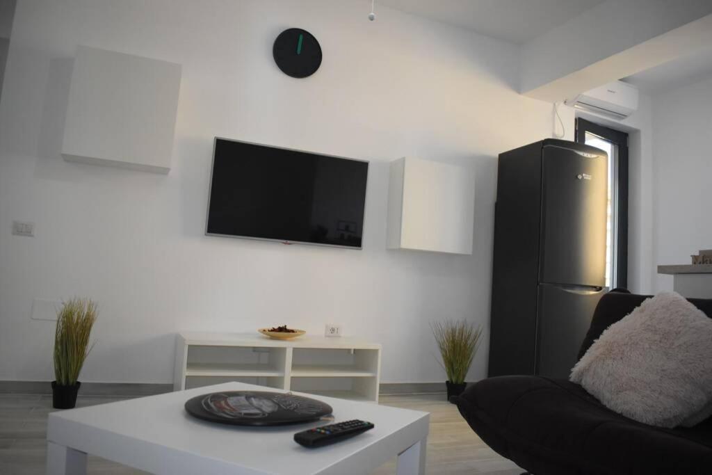 Apartment By The Lake With A View Mamaia Bagian luar foto