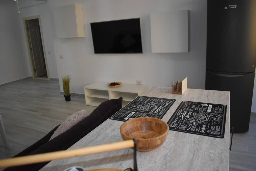 Apartment By The Lake With A View Mamaia Bagian luar foto