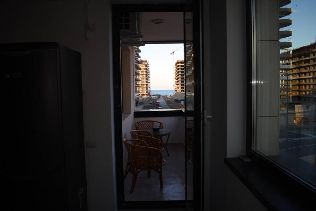 Apartment By The Lake With A View Mamaia Bagian luar foto